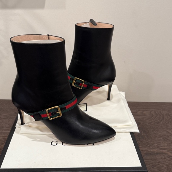 New. Gucci Black and Red Stripe Bag with Cream Dust Cover. Authentic. Size 38.5 - Picture 4 of 13